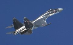 Военный самолет Су-35