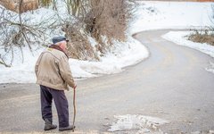 Пенсионер на прогулке