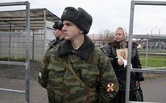Солдаты внутренних войск следят за порядком © KM.RU, Алексей Белкин