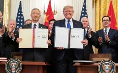 Президент США Дональд Трамп и вице-премьер Госсовета КНР Лю Хэ 