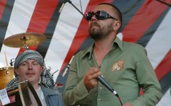 Сергей Шнуров «наставил» Михаила Мишустина в стихах