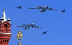 Пролет военной авиации на Параде Победы