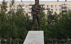 Памятник Виктору Цою возведен в Санкт-Петербурге