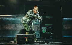 Лидер  Rammstein спел «Любимый город» на Красной площади