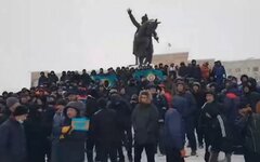 Соцсети и стоп-кадры из видео