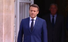 Кадры из видеотрансляции на официальном сайте президента Франции