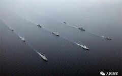 Китайские и российские военные корабли идут строем на учениях "Север/Взаимодейст