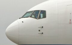 Пилоты машут споттерам © KM.RU, Роман Погодаев