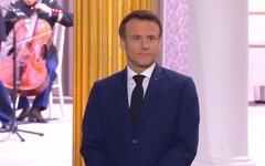 Кадры из видеотрансляции на официальном сайте президента Франции