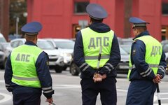 Сотрудники ДПС © KM.RU, Илья Шабардин