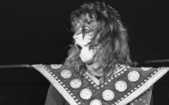 Умер легендарный гитарист и сооснователь Kiss Эйс Фрели