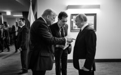 FT узнала, что Трамп повышал голос на встрече с Путиным и угрожал уйти