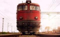 В Ленинградской области тепловоз сошел с рельсов, машинист погиб