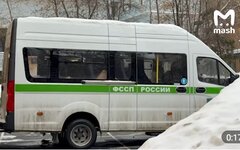 Судебные приставы передали ключи от квартиры Долиной Полине Лурье