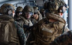 На Ближний Восток прибыл корабль с тысячами морпехов США