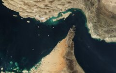 Bloomberg: Китай вынуждает Иран сохранить открытым Ормузский пролив