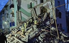 В Сызрани обрушился подъезд дома после атаки дронов