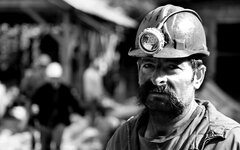 В ЛНР 41 рабочий остается под землей после атаки ВСУ на шахту