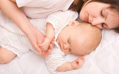 Совместный сон с малышом способствует правильному развитию мозга 