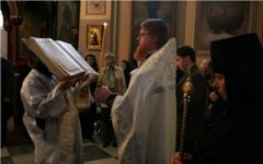 Служба в русском Свято-Троицком соборе в Иерусалиме. Фото с сайта simvol-veri.ru