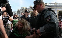Акция у Гостиного двора в Петербурге. Фото с сайта sensusnovus.ru