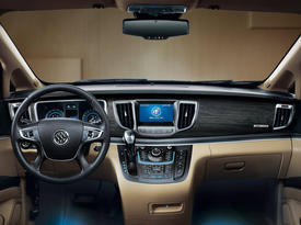 Buick GL8. Передняя панель, центральная консоль. Фото с сайта netcarshow.com Buick GL8. Передняя панель, центральная консоль. Фото с сайта netcarshow.com