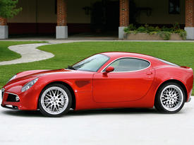 Alfa Romeo 8c Competizione. Вид сбоку Alfa Romeo 8c Competizione. Вид сбоку