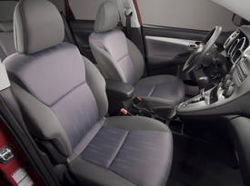 Toyota Matrix. Передние сиденья Toyota Matrix. Передние сиденья