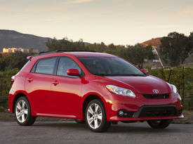 Toyota Matrix. Перед-бок Toyota Matrix. Перед-бок