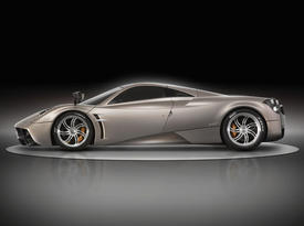 Pagani Huayra. Вид сбоку