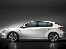 Chevrolet Cruze Hatchback. Вид сбоку