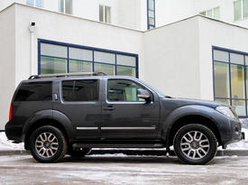 Nissan Pathfinder. Вид сбоку Nissan Pathfinder. Вид сбоку