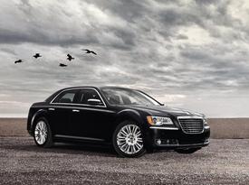 Chrysler 300 (2011). Вид сбоку Chrysler 300 (2011). Вид сбоку