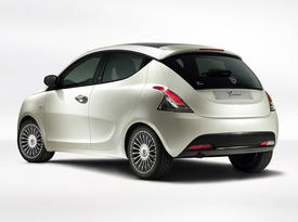 Lancia Ypsilon. Зад-бок Lancia Ypsilon. Зад-бок