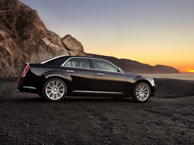Chrysler 300 (2011). Вид сбоку Chrysler 300 (2011). Вид сбоку