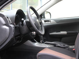 Subaru Imperza XV. Салон. Фото Auto.km.ru
