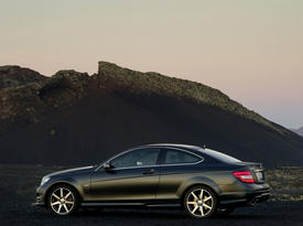 Mercedes-Benz C-Class Coupe. Вид сбоку Mercedes-Benz C-Class Coupe. Вид сбоку