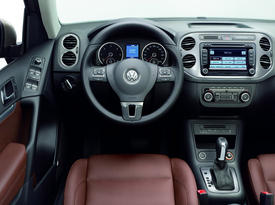 Volkswagen Tiguan (2012). Руль, передняя панель, центральная консоль Volkswagen Tiguan (2012). Руль, передняя панель, центральная консоль