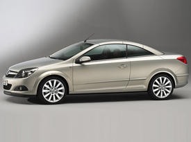Сравнительный тест-драйв. Opel Astra TwinTop с поднятым верхом Сравнительный тест-драйв. Opel Astra TwinTop с поднятым верхом