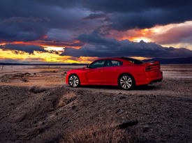 Dodge Charger SRT8. Зад-бок