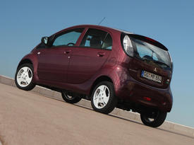 Mitsubishi i-MiEV. Зад-бок Mitsubishi i-MiEV. Зад-бок