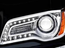 Chrysler 300 (2011). Фара Chrysler 300 (2011). Фара