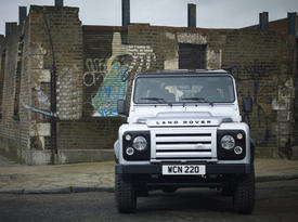 Трехдверный Land Rover Defender Raw Limited Edition. Перед-фронт Трехдверный Land Rover Defender Raw Limited Edition. Перед-фронт