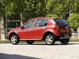 Renault Sandero Stepway. Зад-бок. Фото Renault Renault Sandero Stepway. Зад-бок. Фото Renault