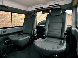 Land Rover Defender 110. Пассажирские сиденья