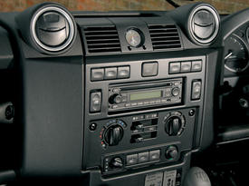 Land Rover Defender 110. Центральная консоль