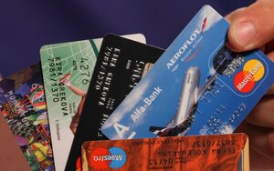 Банковские карты © KM.RU, Илья Шабардин