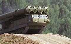 Зенитно-ракетный комплекс С-300 © РИА Новости, Дмитрий Коробейников Зенитно-ракетный комплекс С-300 © РИА Новости, Дмитрий Коробейников