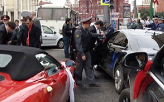 Свадебный кортеж. Фото с сайта petrovka38.ru Свадебный кортеж. Фото с сайта petrovka38.ru