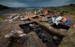 Археолог Патрисия Сазерленд на раскопках. Фото с сайта ameba.jp Археолог Патрисия Сазерленд на раскопках. Фото с сайта ameba.jp